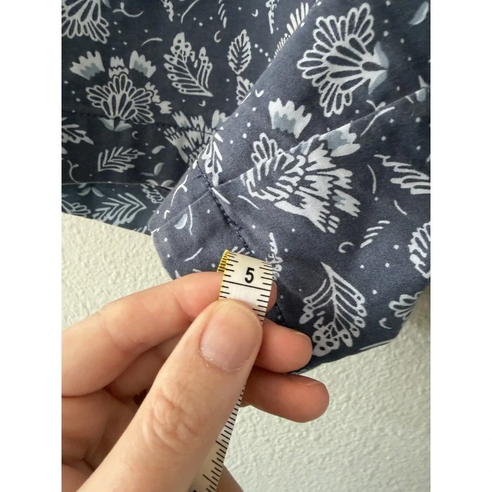 Jachs Girlfriend Blue Floral‎ Stretch Satin Chino Shorts Size Large Summer EUC